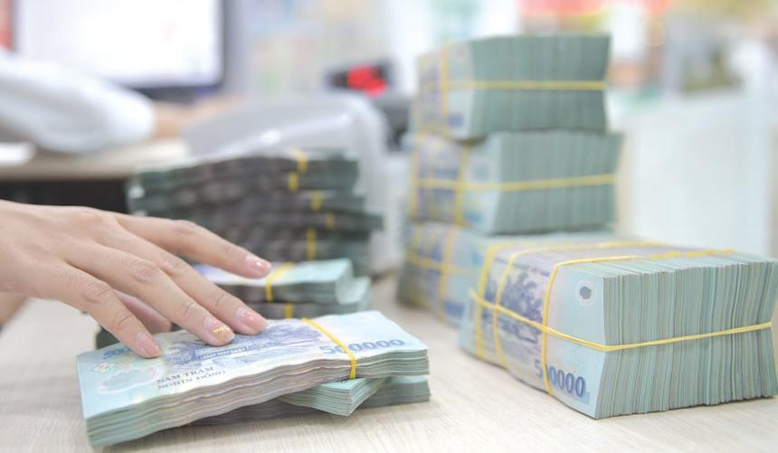 Xét trên địa bàn Hà Nội, tổng nguồn vốn huy động tính đến cuối tháng 3 năm nay của các tổ chức tín dụng ước đạt 5.337 tỷ đồng, so với kết thúc năm 2023 đã tăng 0,03%. (Ảnh minh họa) Xét trên địa bàn Hà Nội, tổng nguồn vốn huy động tính đến cuối tháng 3 năm nay của các tổ chức tín dụng ước đạt 5.337 tỷ đồng, so với kết thúc năm 2023 đã tăng 0,03%. (Ảnh minh họa)