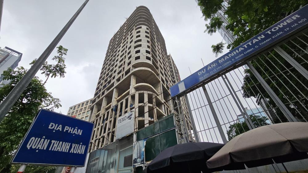 Cận cảnh dự án Manhattan Tower dang dở hoang hóa trên “đất vàng” Thủ đô - ảnh 1 Cận cảnh dự án Manhattan Tower dang dở hoang hóa trên “đất vàng” Thủ đô - ảnh 1