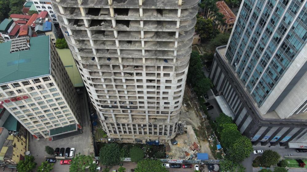 Cận cảnh dự án Manhattan Tower dang dở hoang hóa trên “đất vàng” Thủ đô - ảnh 4 Cận cảnh dự án Manhattan Tower dang dở hoang hóa trên “đất vàng” Thủ đô - ảnh 4