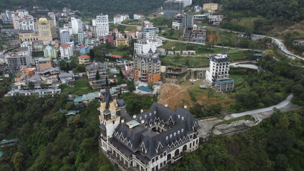 Không gian lãng mạn của khách sạn Lâu đài Tam Đảo như kỳ vọng của chủ đầu tư vẫn chưa thực hiện được nhưng đã phải bán sang tên chủ mới, vẫn chưa hẹn ngày Không gian lãng mạn của khách sạn Lâu đài Tam Đảo như kỳ vọng của chủ đầu tư vẫn chưa thực hiện được nhưng đã phải bán sang tên chủ mới, vẫn chưa hẹn ngày