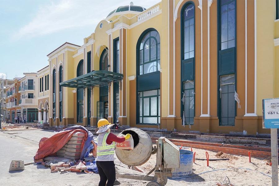 Tại tổ hợp du lịch đa sắc màu NovaWorld Ho Tram còn nhiều sản phẩm chưa hoàn thiện. Tại tổ hợp du lịch đa sắc màu NovaWorld Ho Tram còn nhiều sản phẩm chưa hoàn thiện.