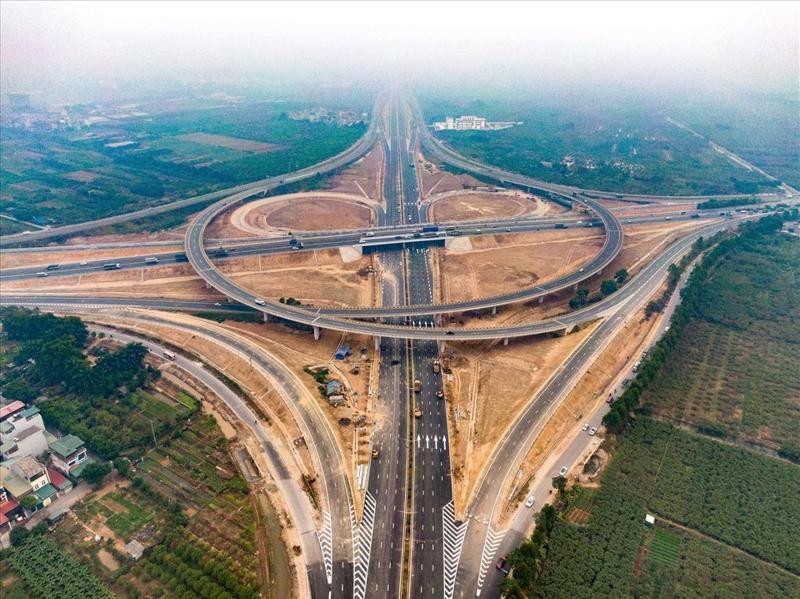 Tăng trưởng kinh tế, đầu tư công... sẽ là những yếu tố thúc đẩy thị trường bất động sản nửa cuối năm 2024 Tăng trưởng kinh tế, đầu tư công... sẽ là những yếu tố thúc đẩy thị trường bất động sản nửa cuối năm 2024