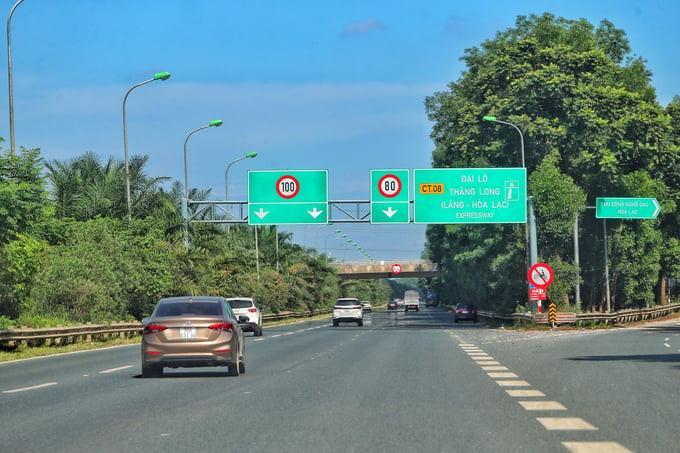 Cận cảnh Đại lộ “khổng lồ” với 16 làn xe, quy mô 7.000 tỷ đồng dài và rộng nhất Việt Nam - ảnh 2 Cận cảnh Đại lộ “khổng lồ” với 16 làn xe, quy mô 7.000 tỷ đồng dài và rộng nhất Việt Nam - ảnh 2