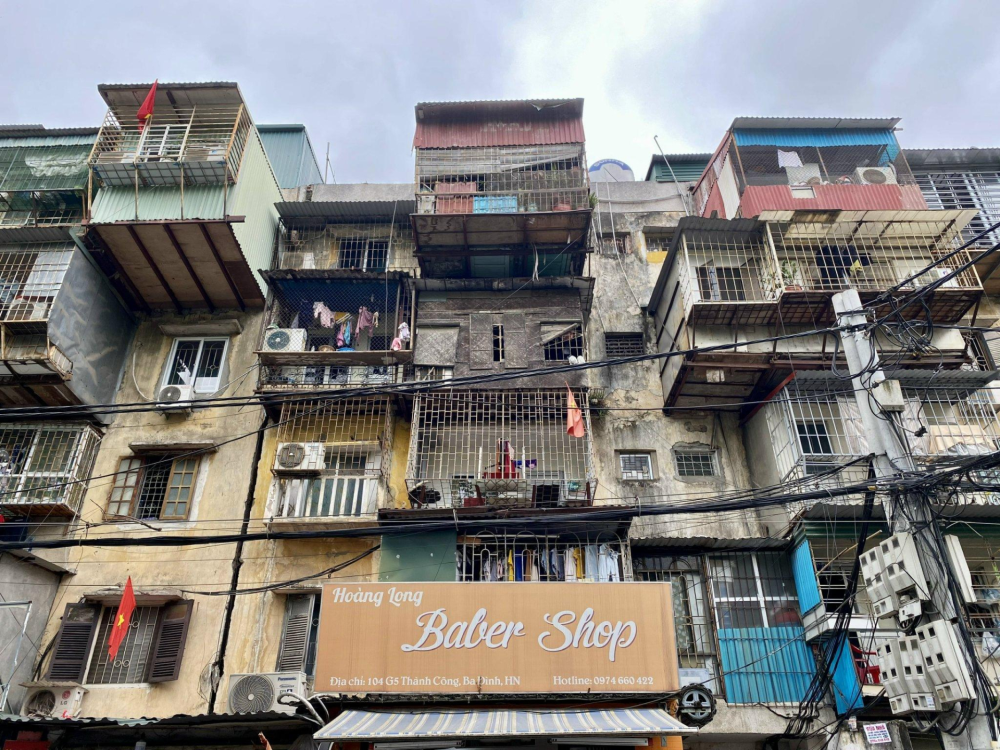 Nhiều nhà tập thể cũ được rao bán với mức giá cao ngất ngưởng, ngang giá chung cư mới. Nhiều nhà tập thể cũ được rao bán với mức giá cao ngất ngưởng, ngang giá chung cư mới.