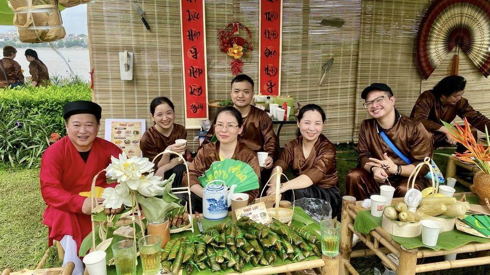 Hội làng ROX “Mây” tái hiện văn hóa truyền thống Bắc Bộ xưa. Hội làng ROX “Mây” tái hiện văn hóa truyền thống Bắc Bộ xưa.