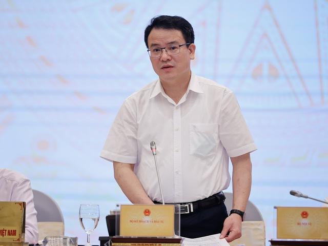 Thứ trưởng Bộ Kế hoạch và Đầu tư Trần Quốc Phương thông tin về kỳ vọng tăng trưởng kinh tế 6 tháng cuối năm. (Ảnh: VGP/Nhật Bắc Thứ trưởng Bộ Kế hoạch và Đầu tư Trần Quốc Phương thông tin về kỳ vọng tăng trưởng kinh tế 6 tháng cuối năm. (Ảnh: VGP/Nhật Bắc