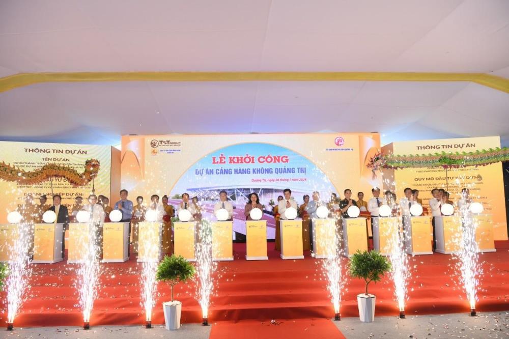 Phó Chủ tịch nước Võ Thị Ánh Xuân, Phó Thủ tướng Chính phủ Lê Thành Long cùng các đại biểu bấm nút khởi công dự án. Phó Chủ tịch nước Võ Thị Ánh Xuân, Phó Thủ tướng Chính phủ Lê Thành Long cùng các đại biểu bấm nút khởi công dự án.