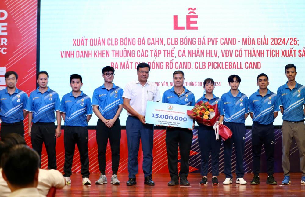 CLB bóng bàn CAND - T&T nhận thưởng vì đã đạt hạng Nhất toàn đoàn Giải bóng bàn trẻ, thiếu niên, nhi đồng năm 2024. CLB bóng bàn CAND - T&T nhận thưởng vì đã đạt hạng Nhất toàn đoàn Giải bóng bàn trẻ, thiếu niên, nhi đồng năm 2024.