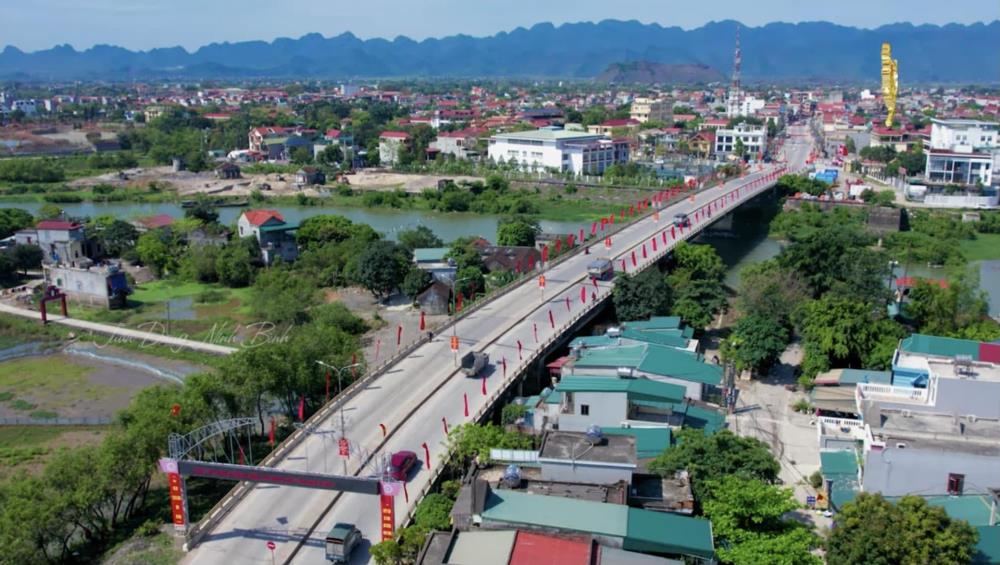 Khu du lịch sinh thái nghỉ dưỡng trải nghiệm kết hợp tại xã Quảng Lạc có diện tích 475,8 ha. Khu du lịch sinh thái nghỉ dưỡng trải nghiệm kết hợp tại xã Quảng Lạc có diện tích 475,8 ha.
