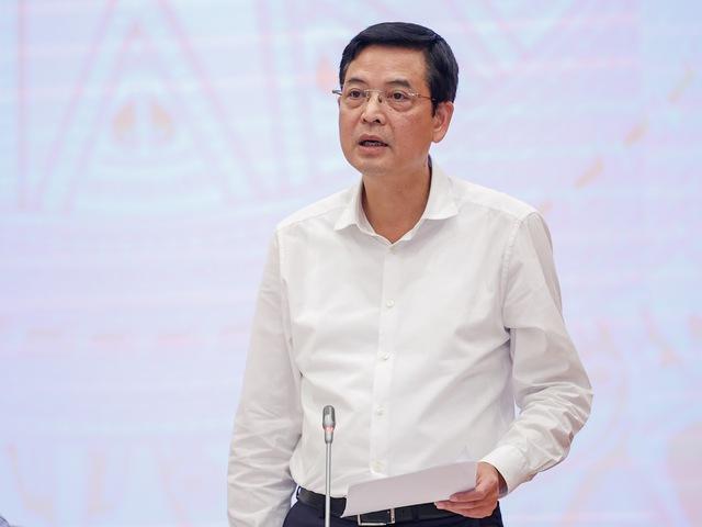 Thứ trưởng Bộ Xây dựng Bùi Xuân Dũng trao đổi với báo chí. (Ảnh: VGP) Thứ trưởng Bộ Xây dựng Bùi Xuân Dũng trao đổi với báo chí. (Ảnh: VGP)