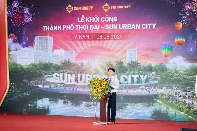 Ông Trương Quốc Huy - Phó Bí thư Tỉnh ủy, Chủ tịch UBND tỉnh Hà Nam phát biểu tại lễ khởi công dự án. Ông Trương Quốc Huy - Phó Bí thư Tỉnh ủy, Chủ tịch UBND tỉnh Hà Nam phát biểu tại lễ khởi công dự án.