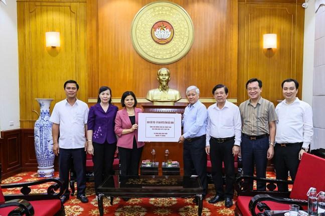 Chủ tịch UBTƯ MTTQ Việt Nam Đỗ Văn Chiến tiếp nhận ủng hộ từ tỉnh Bắc Ninh Chủ tịch UBTƯ MTTQ Việt Nam Đỗ Văn Chiến tiếp nhận ủng hộ từ tỉnh Bắc Ninh