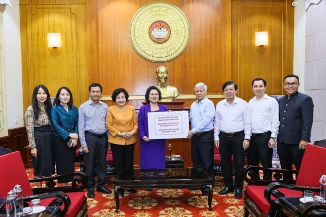 Chủ tịch UBTƯ MTTQ Việt Nam Đỗ Văn Chiến tiếp nhận ủng hộ từ Hội Lương thực thực phẩm TP. Hồ Chí Minh (FFA) Chủ tịch UBTƯ MTTQ Việt Nam Đỗ Văn Chiến tiếp nhận ủng hộ từ Hội Lương thực thực phẩm TP. Hồ Chí Minh (FFA)