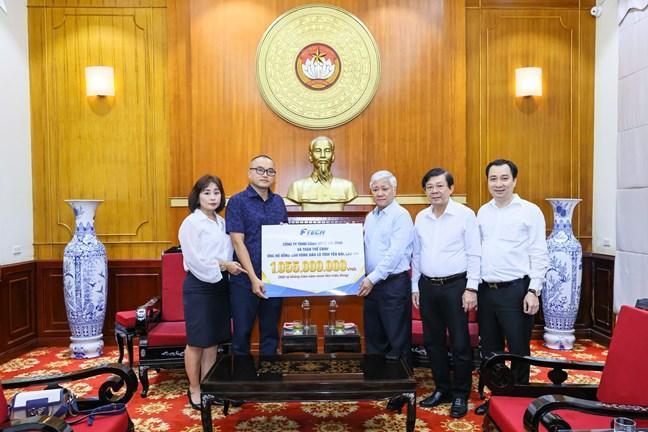Chủ tịch UBTƯ MTTQ Việt Nam Đỗ Văn Chiến tiếp nhận ủng hộ từ Công ty TNHH Công nghệ gia đình và toàn thể cán bộ nhân viên Chủ tịch UBTƯ MTTQ Việt Nam Đỗ Văn Chiến tiếp nhận ủng hộ từ Công ty TNHH Công nghệ gia đình và toàn thể cán bộ nhân viên