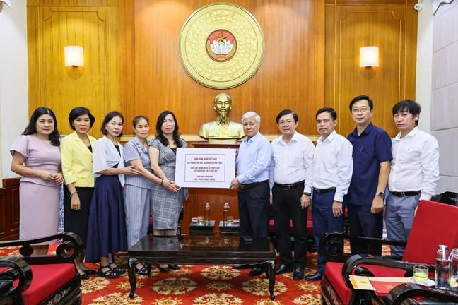 Chủ tịch UBTƯ MTTQ Việt Nam Đỗ Văn Chiến tiếp nhận ủng hộ từ cộng đồng người Việt Nam tại thành phố UFA BashKorstan (Nga) Chủ tịch UBTƯ MTTQ Việt Nam Đỗ Văn Chiến tiếp nhận ủng hộ từ cộng đồng người Việt Nam tại thành phố UFA BashKorstan (Nga)