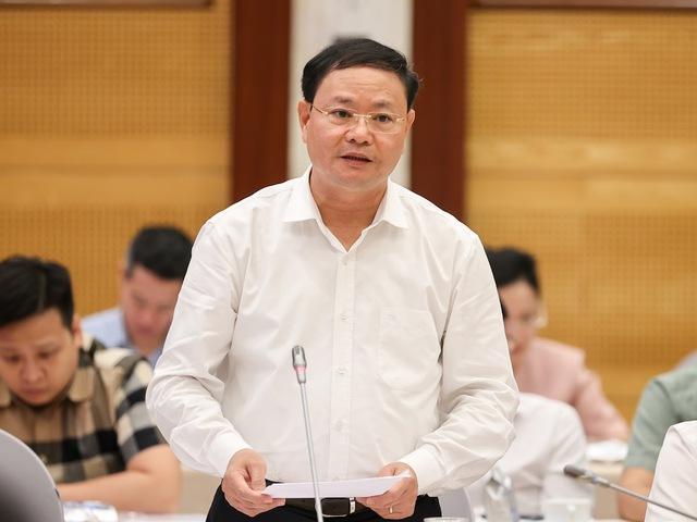 Thứ trưởng Bộ Tài nguyên và Môi trường trao đổi với báo chí. Thứ trưởng Bộ Tài nguyên và Môi trường trao đổi với báo chí.