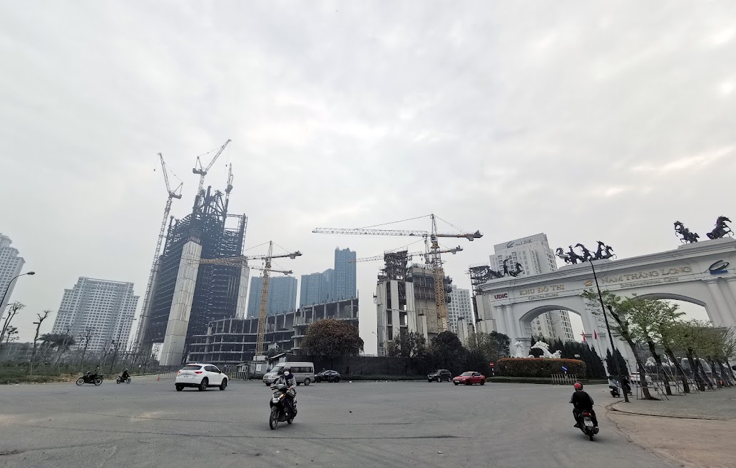 Theo tìm hiểu, năm 2010, dự án VietinBank Tower được khởi công với tổng vốn đầu tư 10.267 tỷ đồng. Dự án được xây dựng trên diện tích khu đất gần 30.000 m2 gồm 2 tòa tháp. Tòa tháp thứ nhất cao 68 tầng được thiết kế và dùng làm trụ sở làm việc chính của VietinBank. Tòa tháp thứ hai cao 48 tầng.