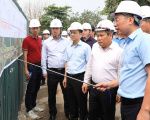 Chủ tịch Hà Nội Vũ Đại Thắng kiểm tra tiến độ hai dự án đầu tư xây dựng cầu Tứ Liên và cầu Trần Hưng Đạo