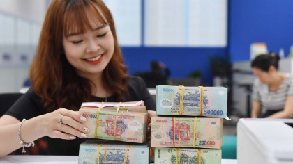 Cả chục ngân hàng "tranh đua" tăng lãi suất huy động dịp cuối năm