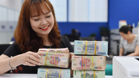 Cả chục ngân hàng "tranh đua" tăng lãi suất huy động dịp cuối năm