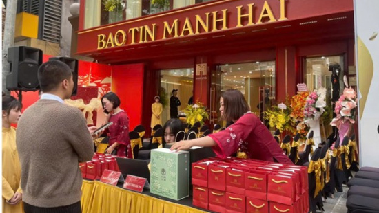 Giá vàng hôm nay 15/12: Vàng SJC và vàng nhẫn giữ đỉnh ở mức cao