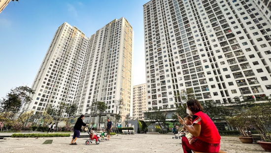 Giá nhà cao gấp 20 lần thu nhập, người trẻ trước ngã ba an cư: Mua nhà, ra vùng ven hay chọn thuê dài hạn?