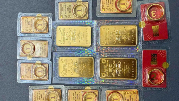 Giá vàng hôm nay 28/11: Neo ở mức cao