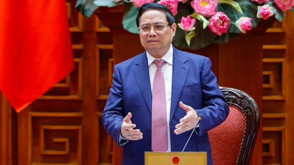 Thủ tướng: Xem xét bố trí ngân sách để hỗ trợ bình ổn giá xăng dầu