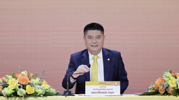 Ông Nguyễn Đức Thụy chính thức ngồi “ghế nóng” Sacombank