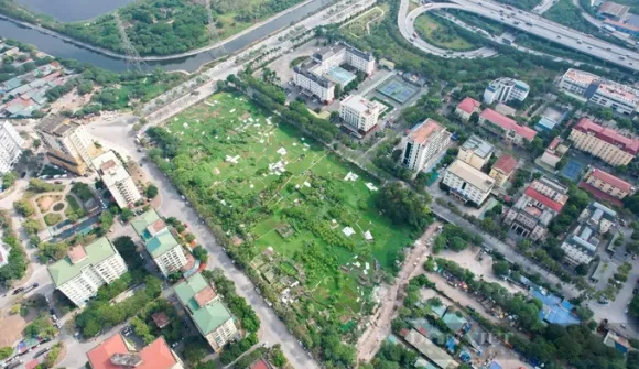 “Xót ruột” khu “đất vàng” hơn 3.200 tỉ đồng bỏ hoang, người dân tận dụng trồng rau, đổ rác
