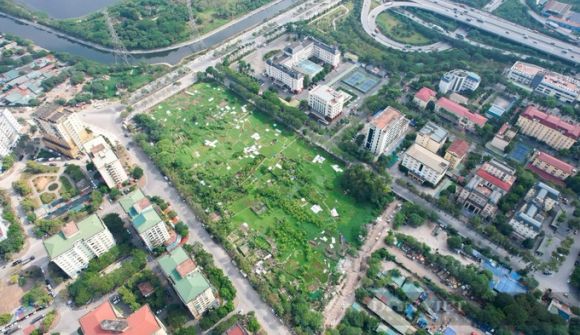 “Xót ruột” khu “đất vàng” hơn 3.200 tỉ đồng bỏ hoang, người dân tận dụng trồng rau, đổ rác