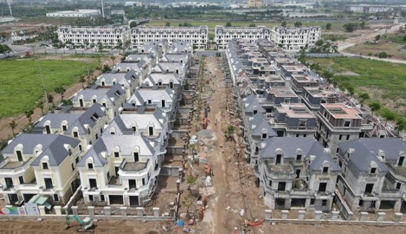 Bị siết tín dụng, giá nhà biệt thự, liền kề quay đầu giảm mạnh