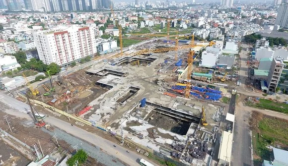 Bị siết về tín dụng và trái phiếu, doanh nghiệp bất động sản có thể huy động vốn qua đâu?