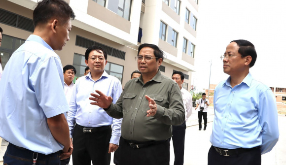 Thủ tướng Chính phủ Phạm Minh Chính khảo sát khu chung cư dành cho người thu nhập thấp
