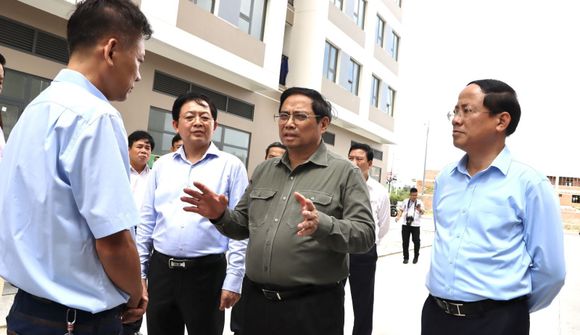 Thủ tướng Chính phủ Phạm Minh Chính khảo sát khu chung cư dành cho người thu nhập thấp