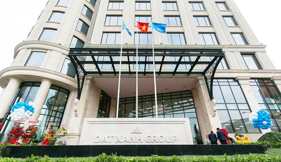 Đất Xanh của ông Lương Trí Thìn muốn “ôm” 800 triệu cổ phần của công ty con
