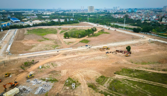 Môi giới đua nhau chèo kéo, mời đặt cọc giữ chỗ tại dự án vẫn là bãi đất trống của Capitaland ở Hà Nội