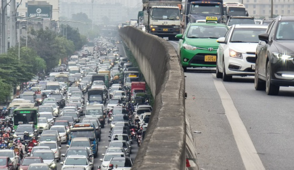 Hà Nội: Nhiều tuyến đường mật độ giao thông vượt 8 lần thiết kế