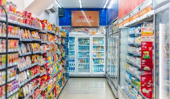 Chuỗi cửa hàng tiện lợi nước ngoài ở Việt Nam báo lỗ trăm tỷ nhưng vẫn "đốt tiền" mở cửa hàng