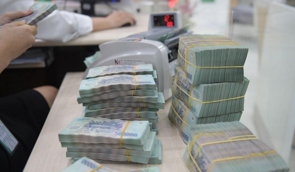 Tiền gửi của cư dân tại các ngân hàng cao kỷ lục đạt gần 7 triệu tỷ đồng