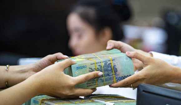 Cuối năm, nhiều ngân hàng "đua nhau" đẩy lãi suất huy động lên mức cao