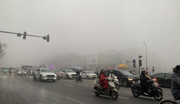 Chuyên gia lý giải 3 nguyên nhân khiến Hà Nội sương mù dày đặc
