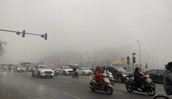 Chuyên gia lý giải 3 nguyên nhân khiến Hà Nội sương mù dày đặc