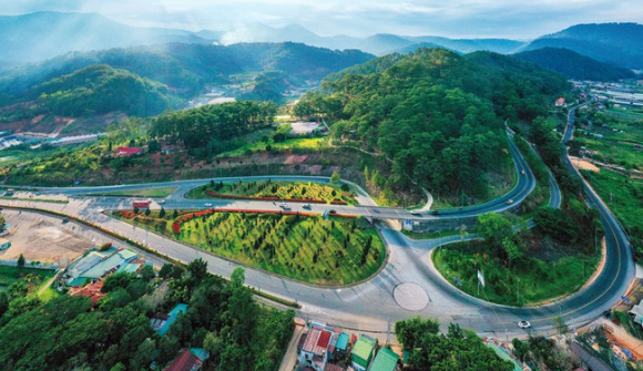 Bộ Chính trị: Hình thành một số tập đoàn kinh tế lớn hàng đầu xây dựng những công trình hạ tầng lớn, có ý nghĩa quan trọng