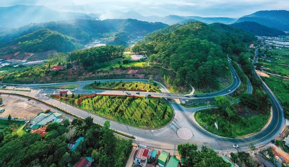 Bộ Chính trị: Hình thành một số tập đoàn kinh tế lớn hàng đầu xây dựng những công trình hạ tầng lớn, có ý nghĩa quan trọng