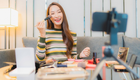 Thấy gì đằng sau phiên livestream 75 tỉ đồng?