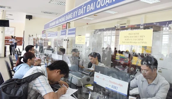 TP.HCM chỉ đạo "nóng" về tiếp nhận và giải quyết thủ tục đăng ký đất đai theo luật mới