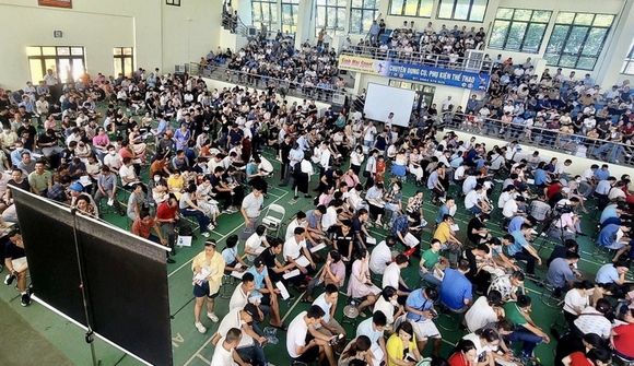 700 hồ sơ với 400 người đăng ký đấu giá 19 thửa đất, khởi điểm từ 7,3 triệu đồng/m2 ở huyện sắp lên quận của Hà Nội