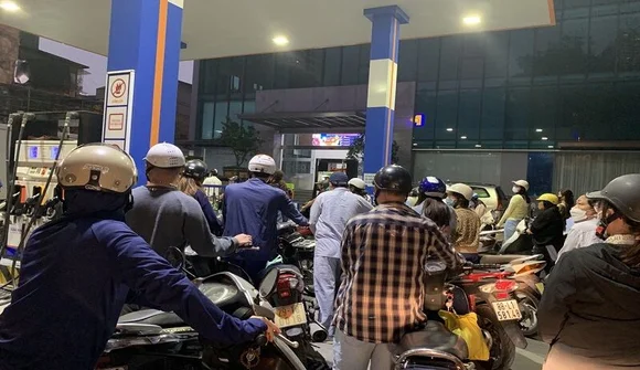 Chính phủ yêu cầu kiểm tra, giám sát các doanh nghiệp đầu mối, cơ sở bán lẻ xăng dầu