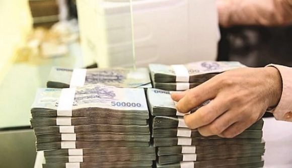 Lãi suất tiết kiệm liên tục phá kỷ lục: Áp lực lên người đi vay